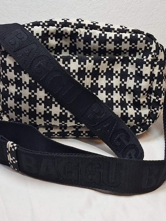 BAGGU Handbags - BAGGU Camera Crossbody Black White Pixel Gingham Check Rare HTF Discontinued